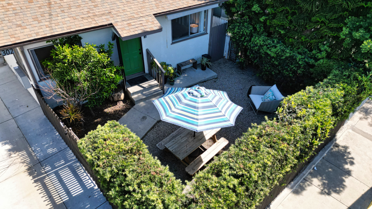 Highland Park - Private Yard - Laundry - Parking - Photo 2