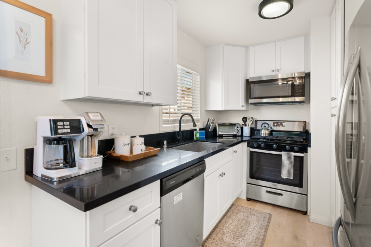 Highland Park - Private Yard - Laundry - Parking - Photo 6