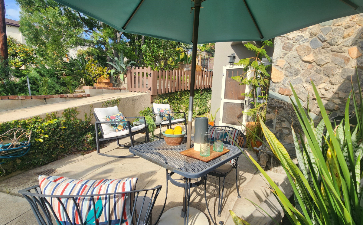 Bight Urban Apartment with large patio - Photo 2