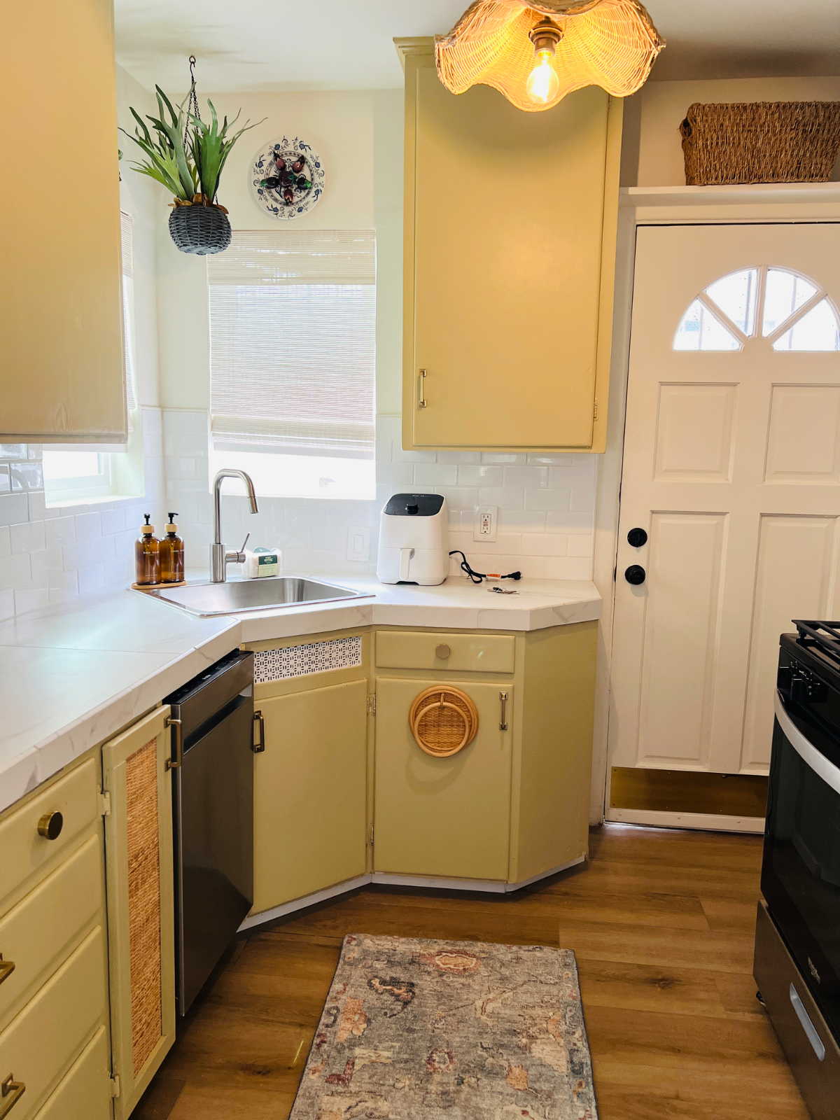 Sun-Filled Private Freestanding Pacific Beach Cottage and Patio - Photo 6