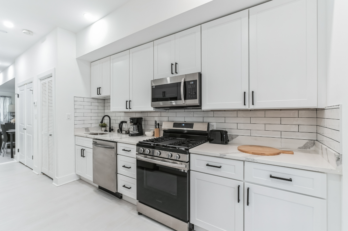 Modern Living Made Elegant Comfortable 2BR Apartment with Sleek Kitchen and Living Area, Perfect for - Photo 4
