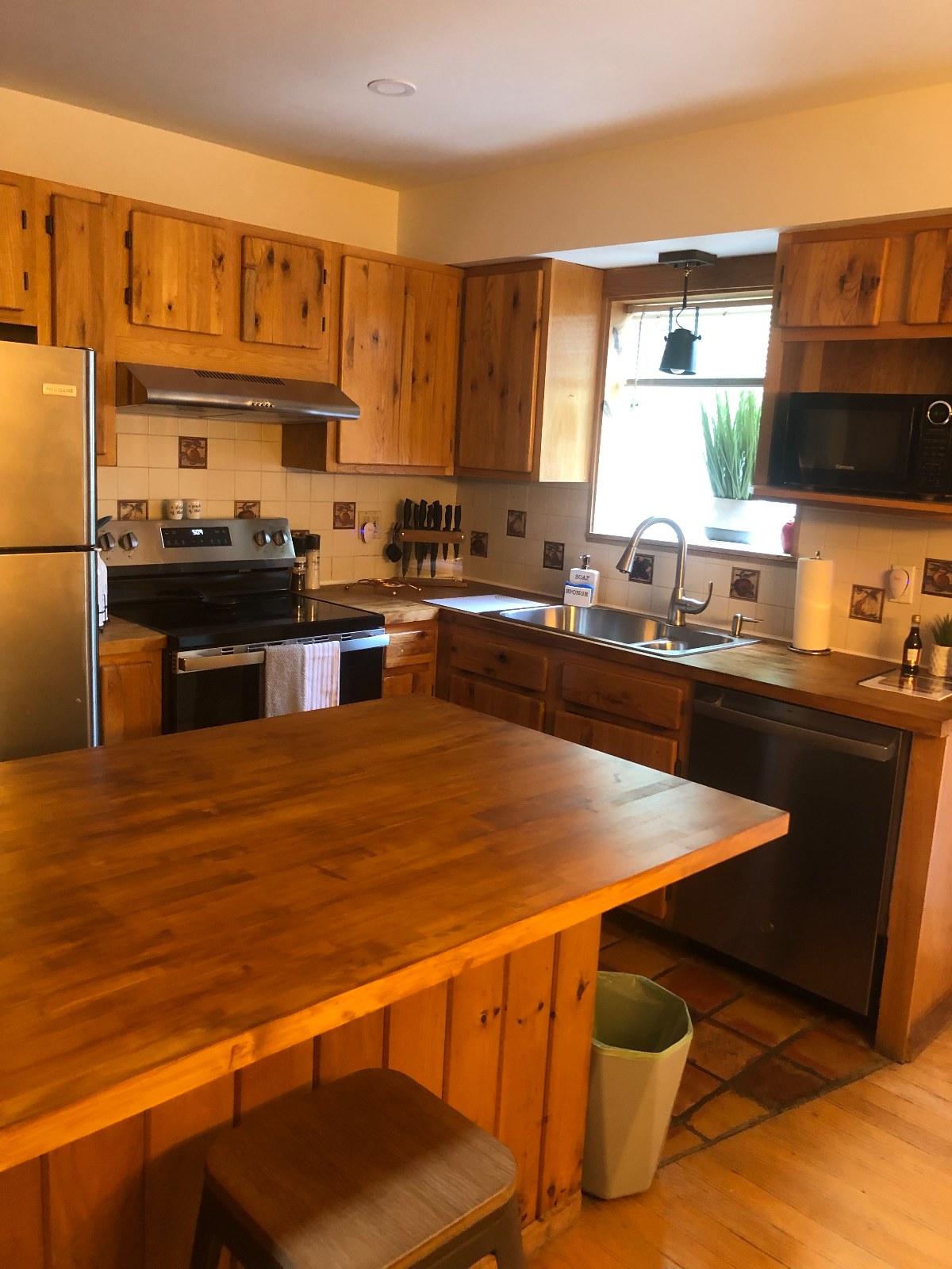 Bethel Woods Escape - Luxurious 4-Bed Catskills Haven Fully Furnished, Expansive Amenities, and Idea - Photo 8