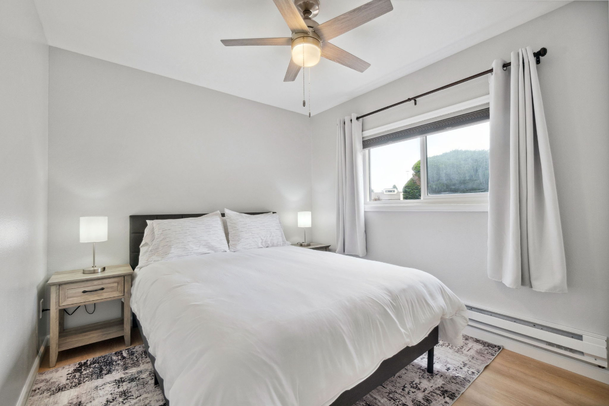 Newly Renovated 2BR Apartment - Photo 9