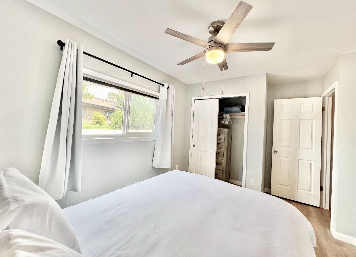 Newly Renovated 2BR Apartment - Photo 10