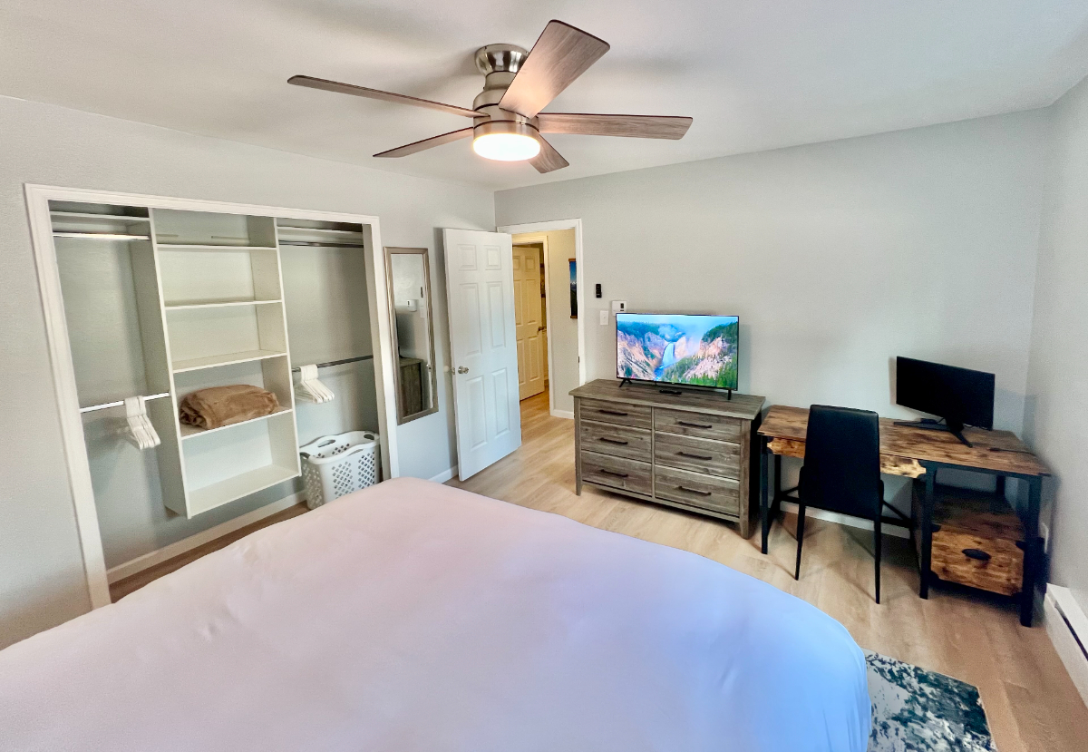 Newly Renovated 2BR Apartment - Photo 6