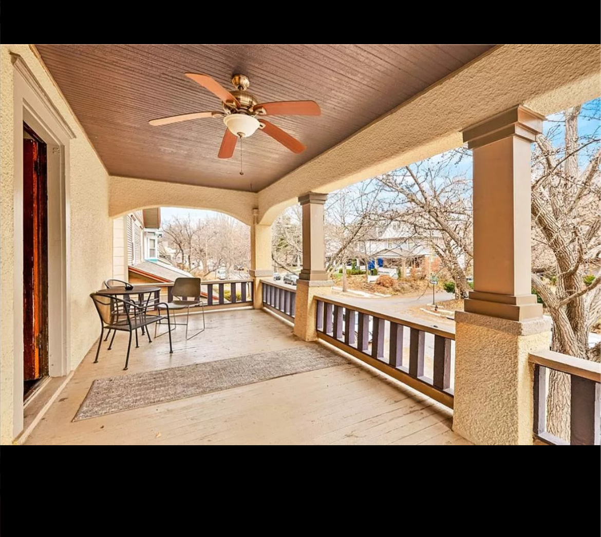 A room for a guest with shared kitchen and bathroo