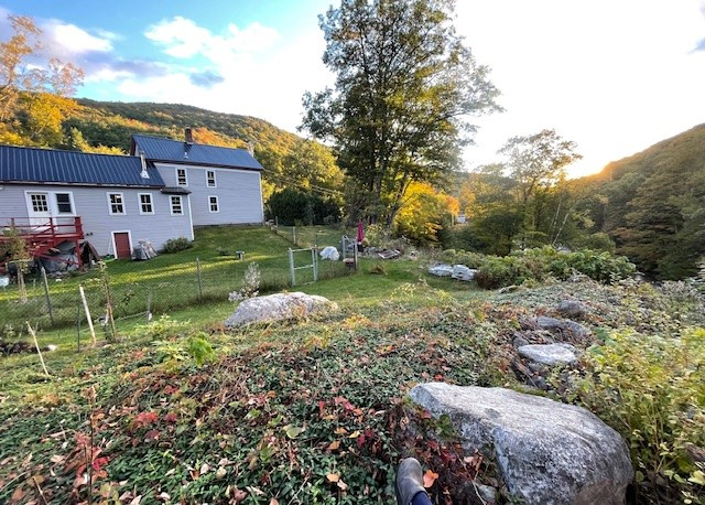Private Rooms in Restored 1835 Farmhouse on Mountain River - Photo 4