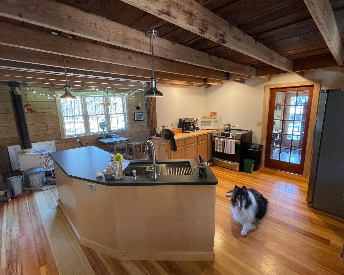 Private Rooms in Restored 1835 Farmhouse on Mountain River - Photo 3