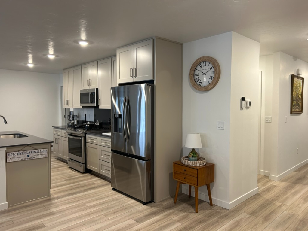 Spacious 3BR Home with Workspace, Garage & Fenced Yard - Photo 8