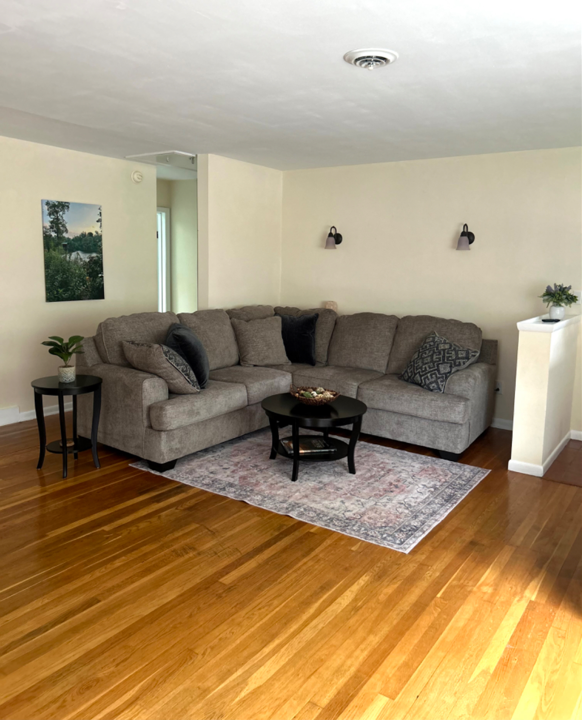 Large apt, 1 of 4 units, Walking distance to... - Photo 2