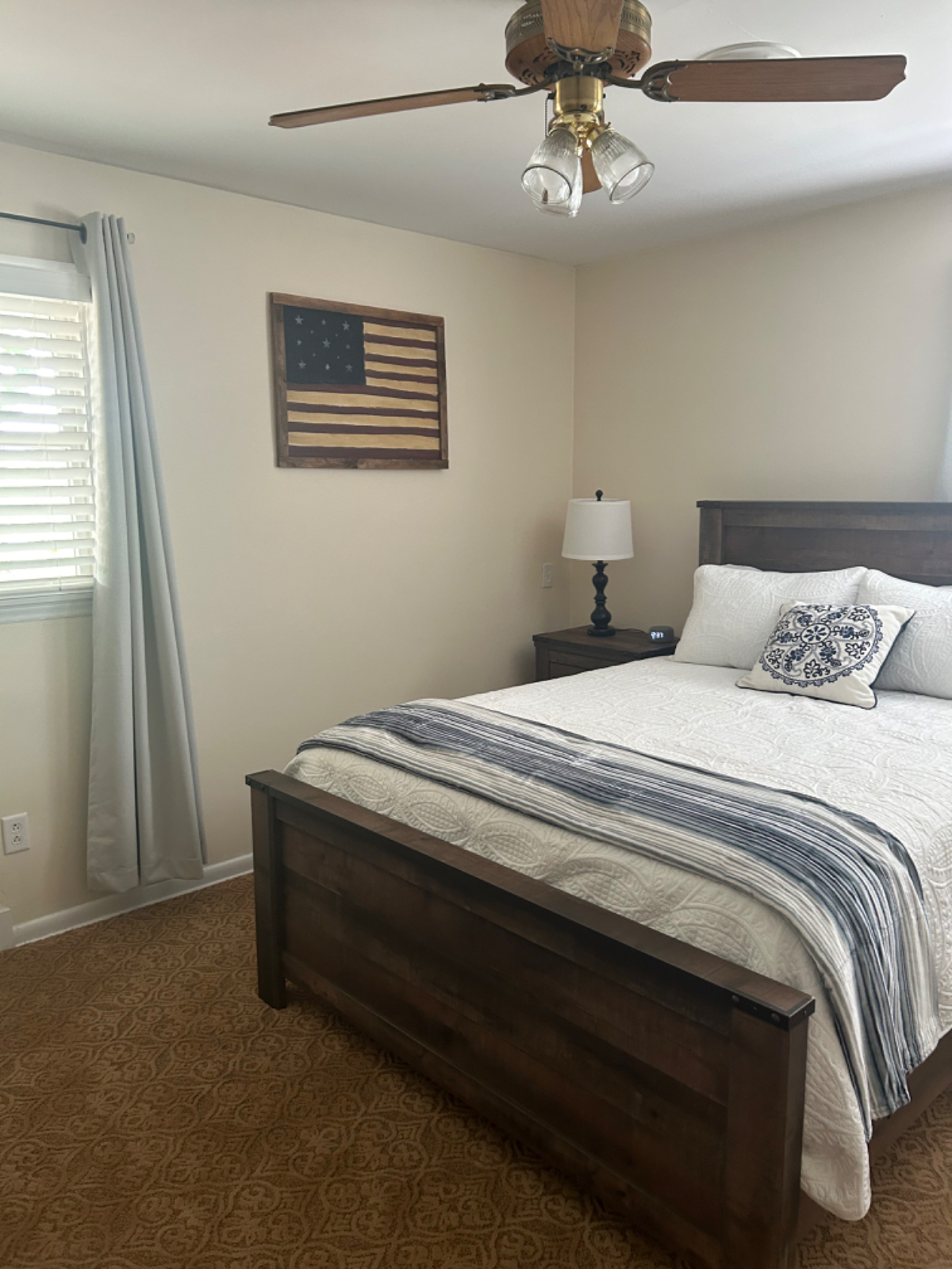 Large apt, 1 of 4 units, Walking distance to... - Photo 12