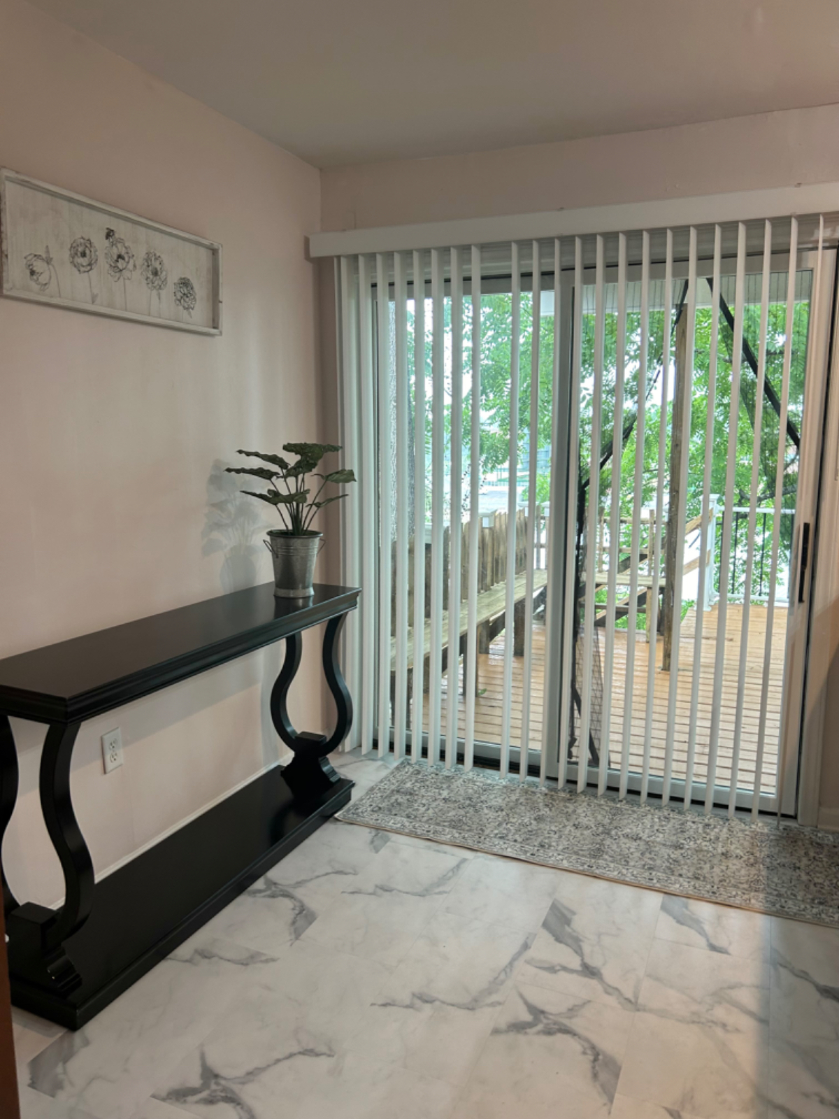 Large apt, 1 of 4 units, Walking distance to... - Photo 9