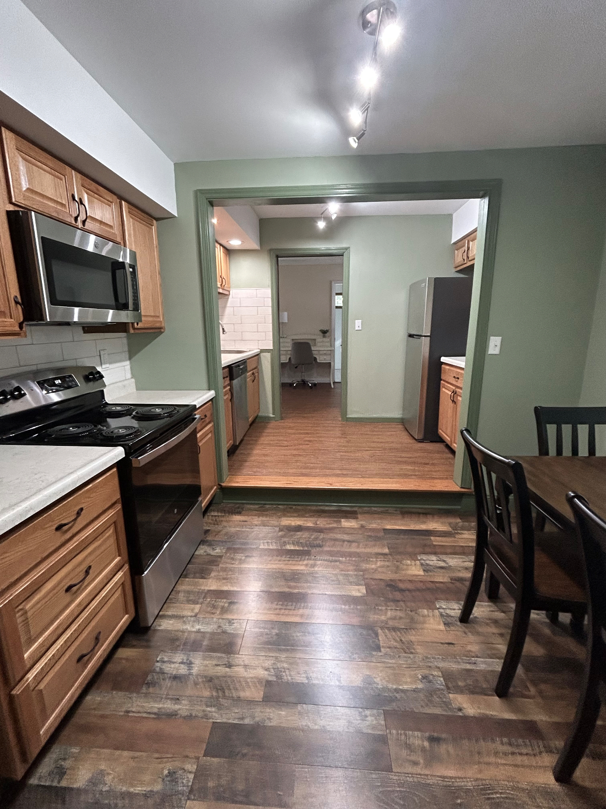 Large apt, 1 of 4 units, Walking distance to... - Photo 2