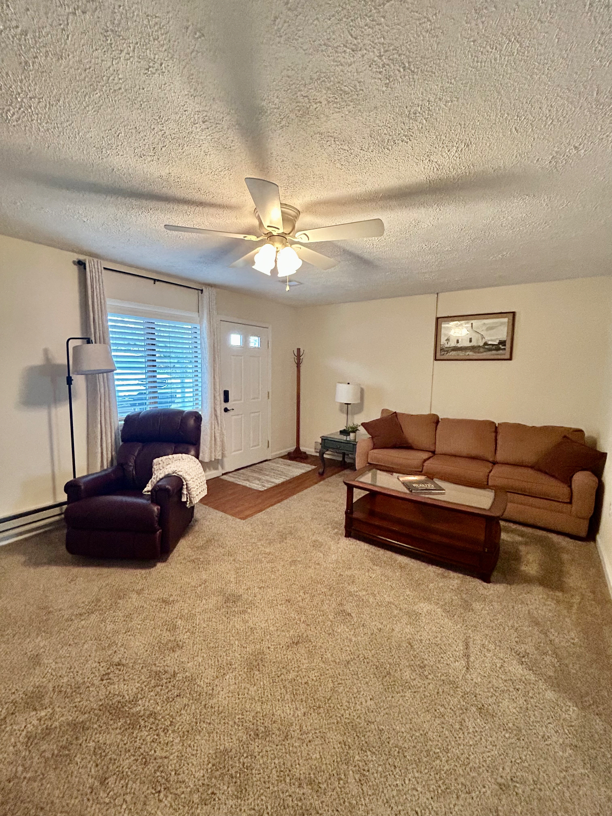 Large apt, 1 of 4 units, Walking distance to... - Photo 7