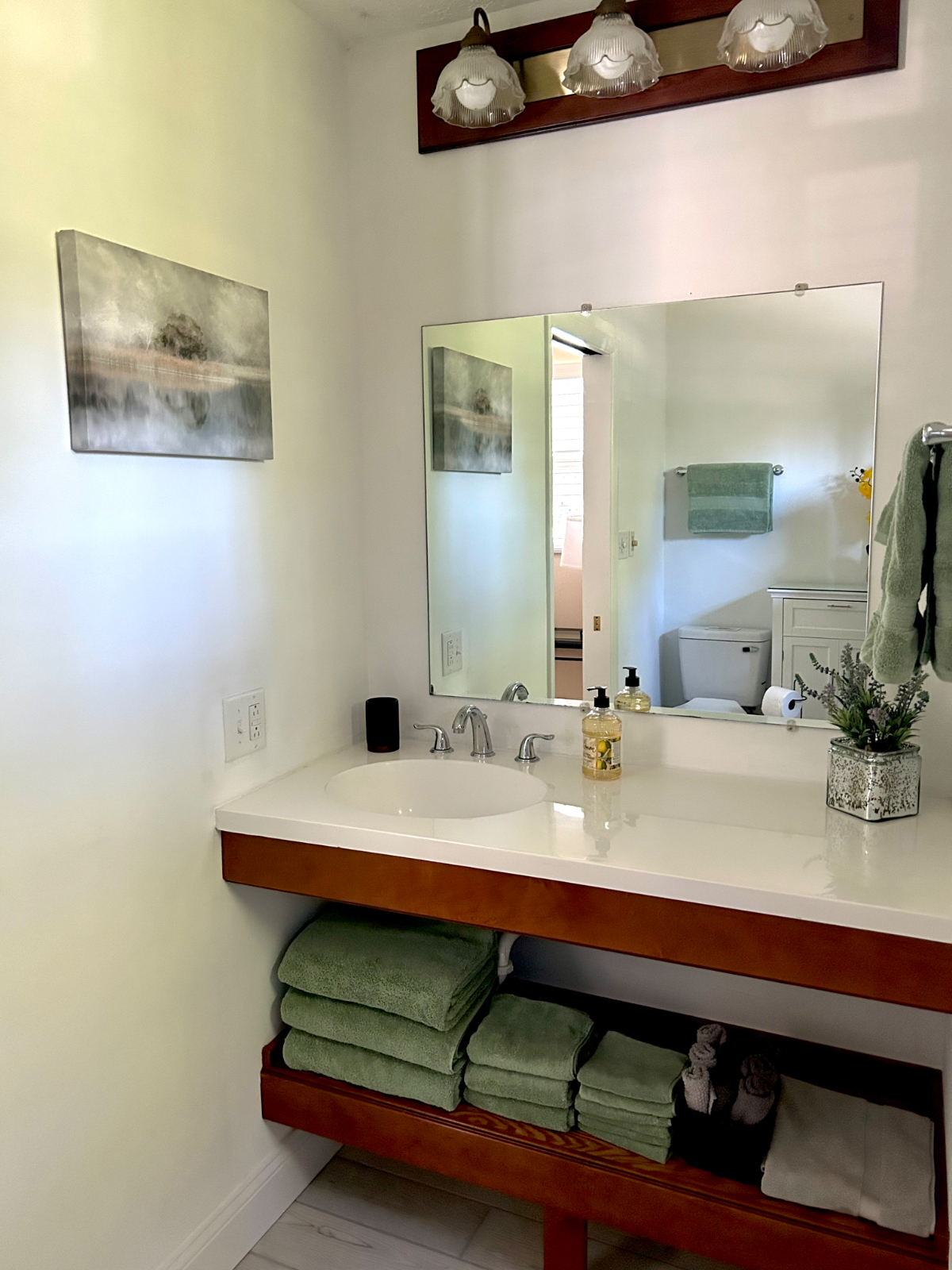 Large apt, 1 of 4 units, Walking distance to... - Photo 9