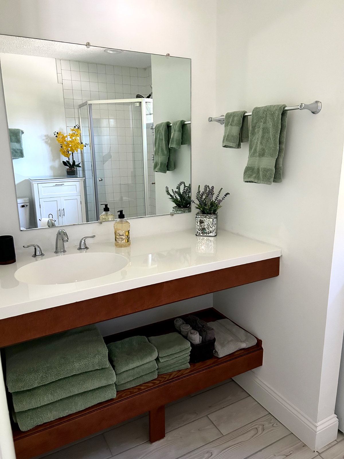 Large apt, 1 of 4 units, Walking distance to... - Photo 10