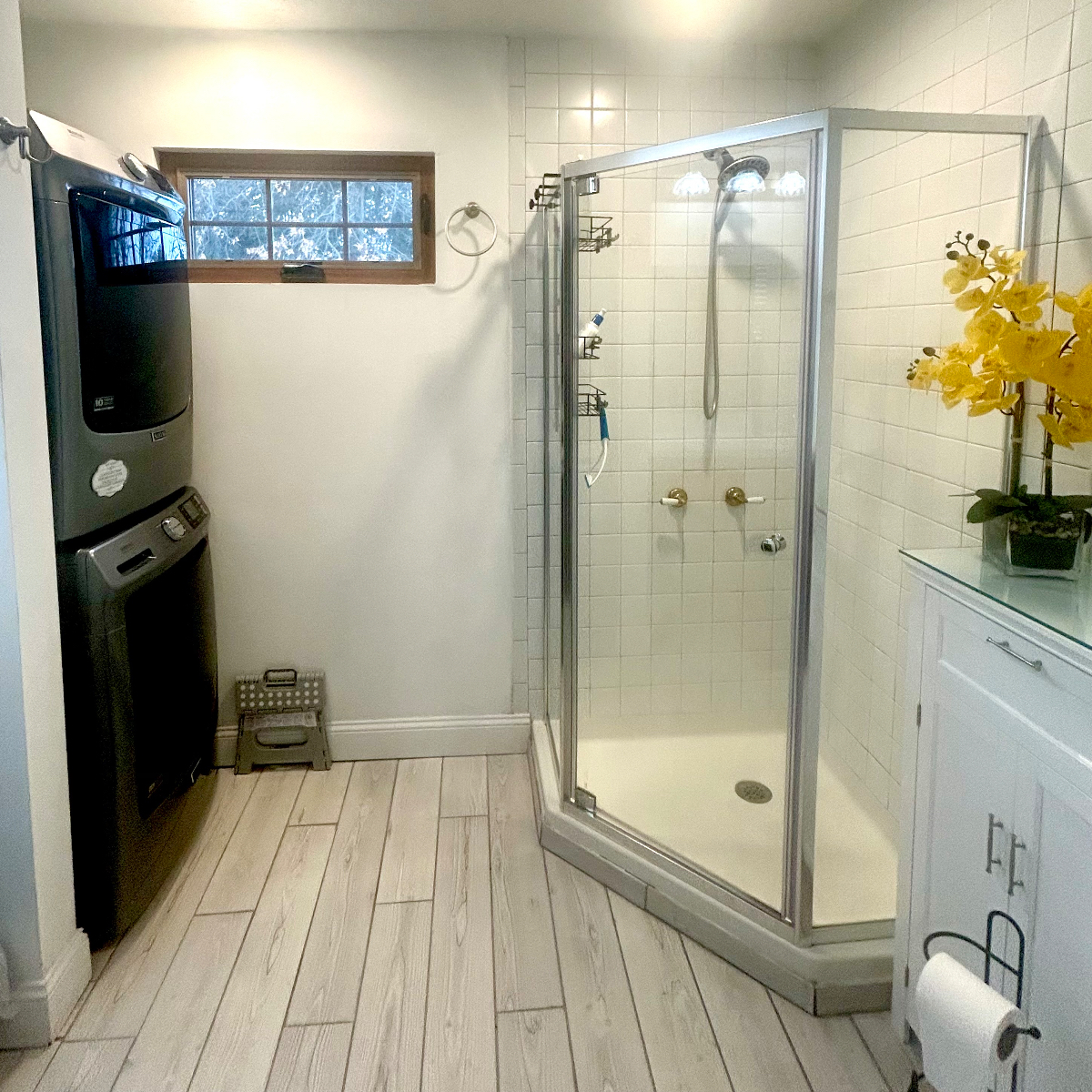 Large apt, 1 of 4 units, Walking distance to... - Photo 12