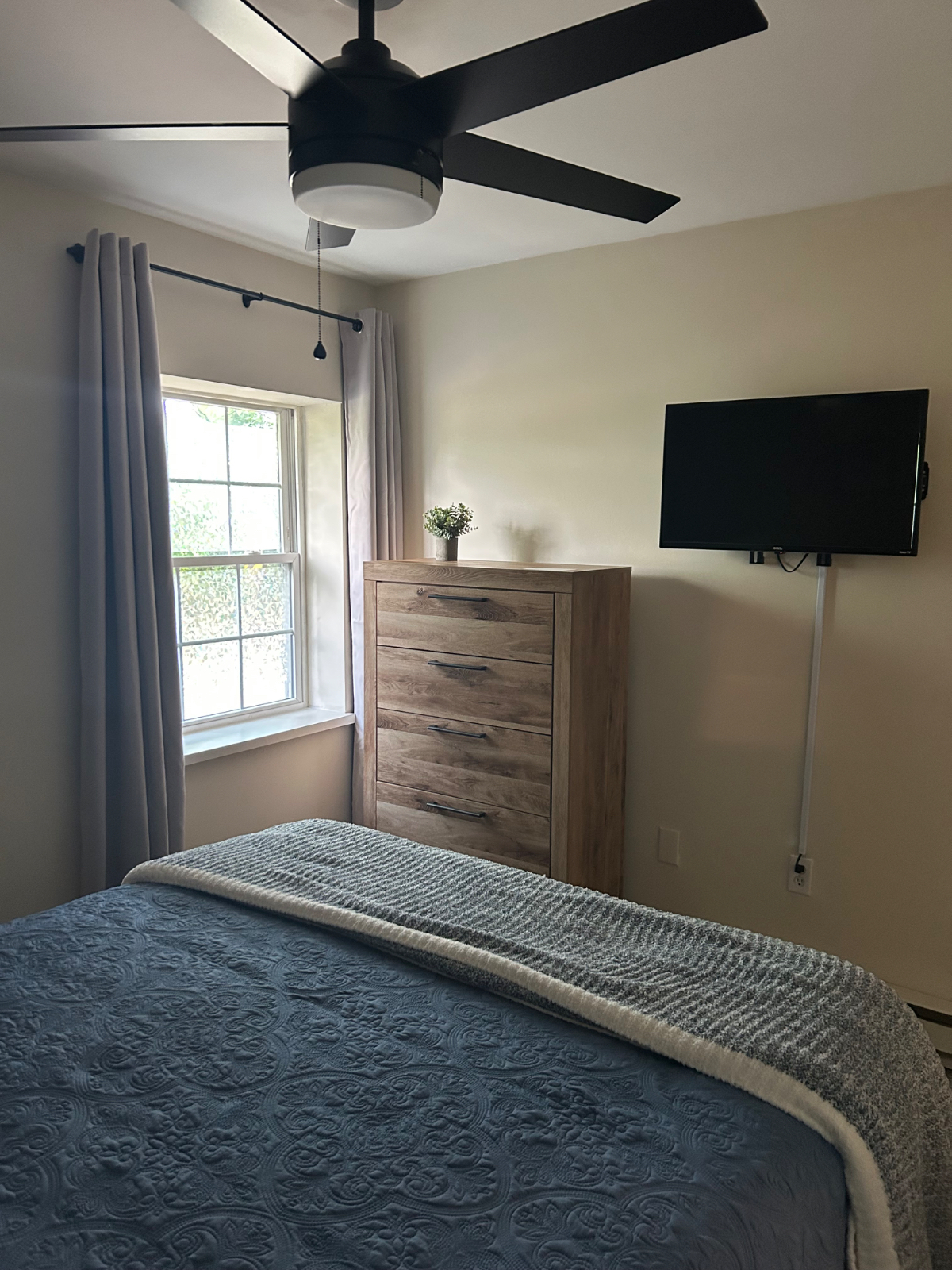 Large apt, 1 of 4 units, Walking distance to... - Photo 10