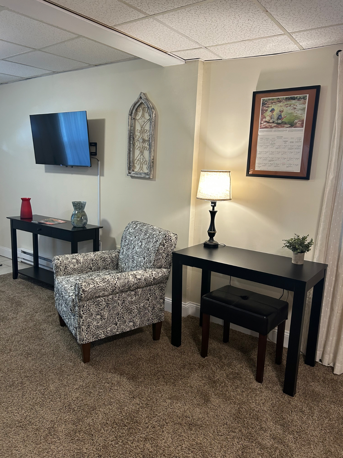 Large apt, 1 of 4 units, Walking distance to... - Photo 3