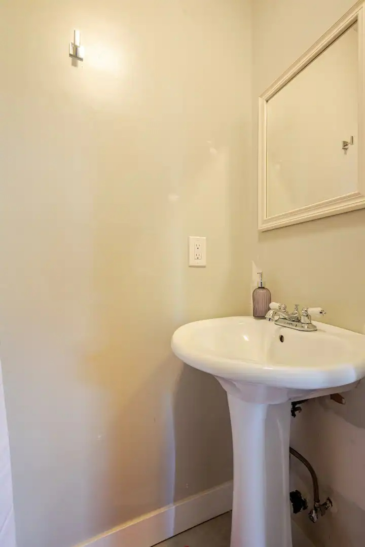 Bright Private Room + Workspace · West Valley - Photo 4