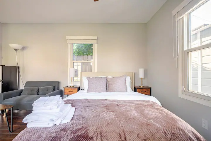 Bright Private Room + Workspace · West Valley - Photo 5