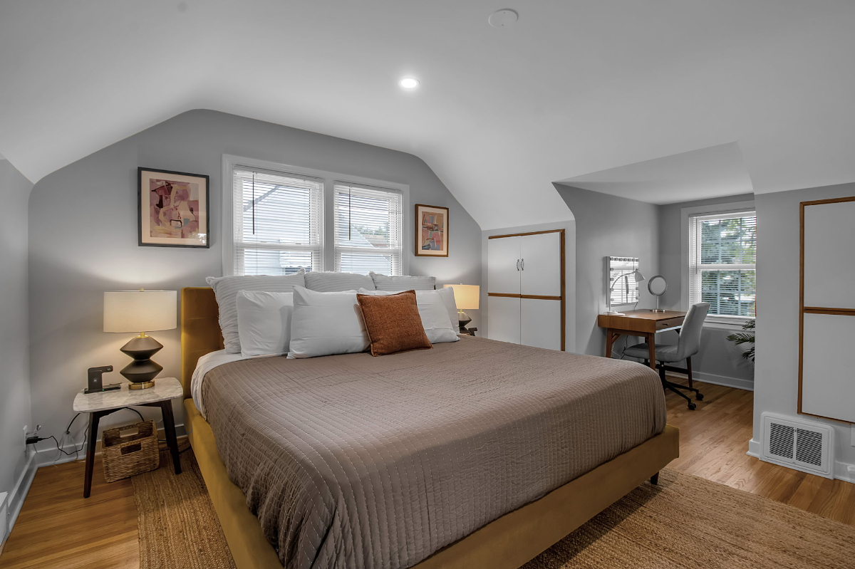 Family Home, EV Charger, WFH, Pet Friendly - Photo 3