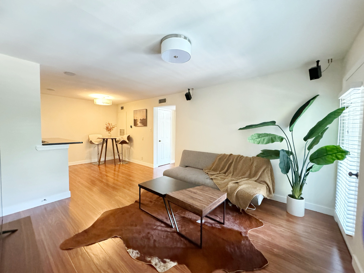 Cozy One Bedroom Condo Located in Alexandria - Photo 2