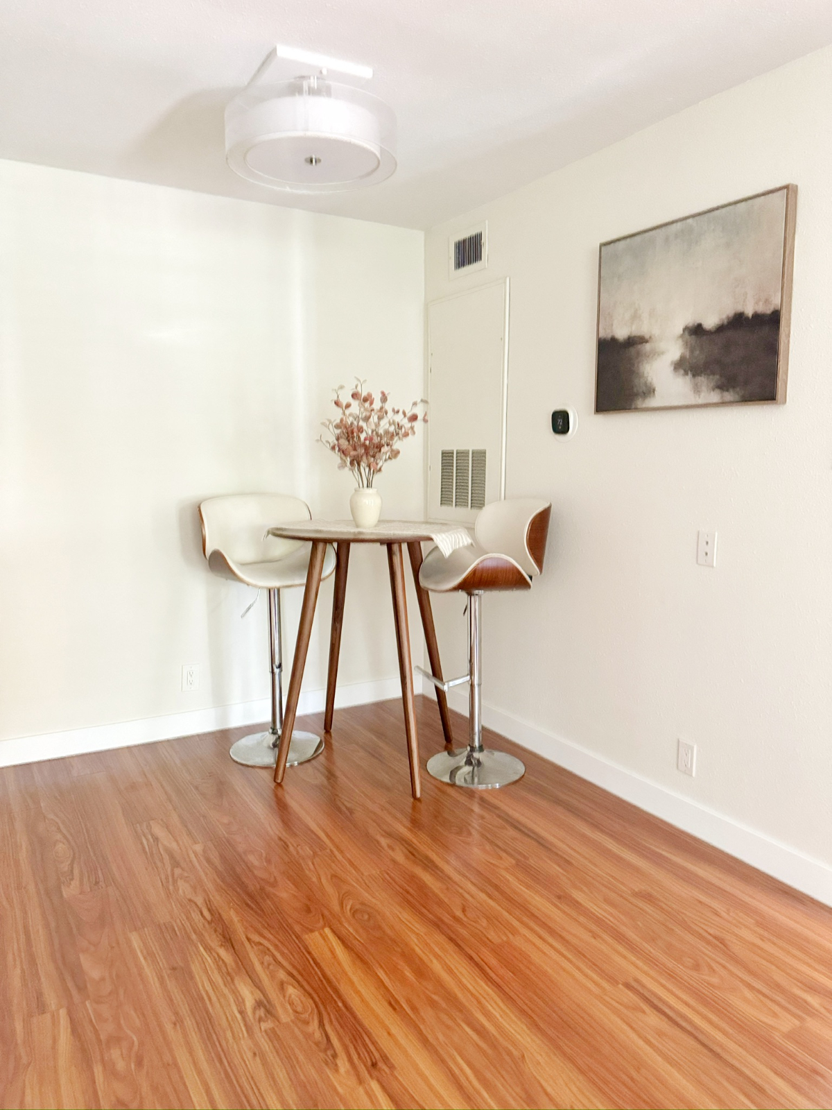 Cozy One Bedroom Condo Located in Alexandria - Photo 5
