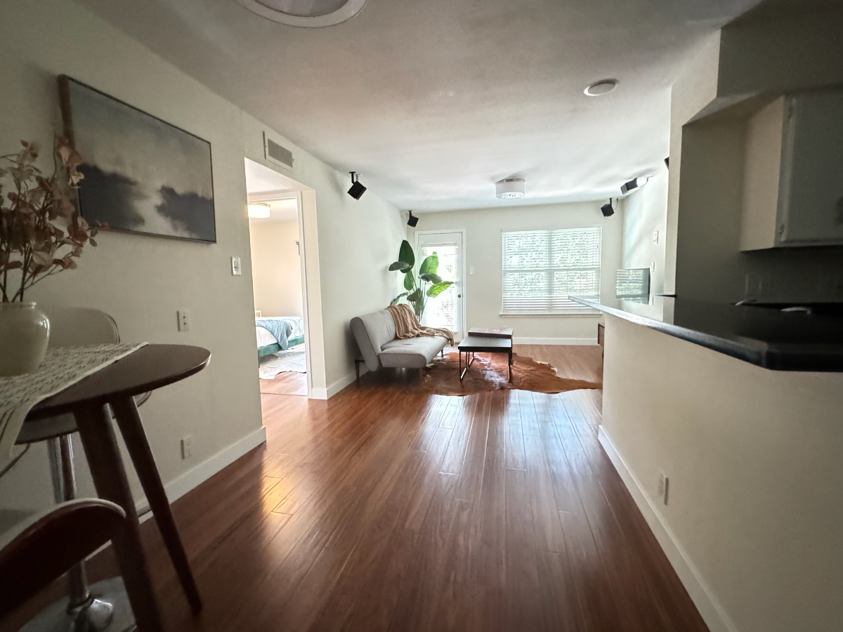 Cozy One Bedroom Condo Located in Alexandria - Photo 7