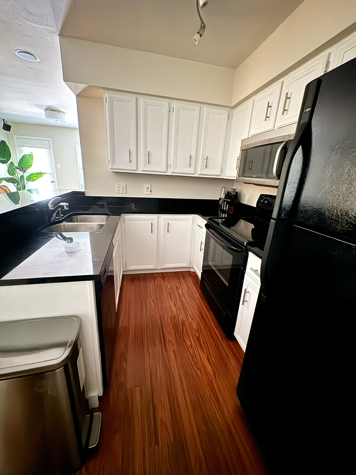 Cozy One Bedroom Condo Located in Alexandria - Photo 8