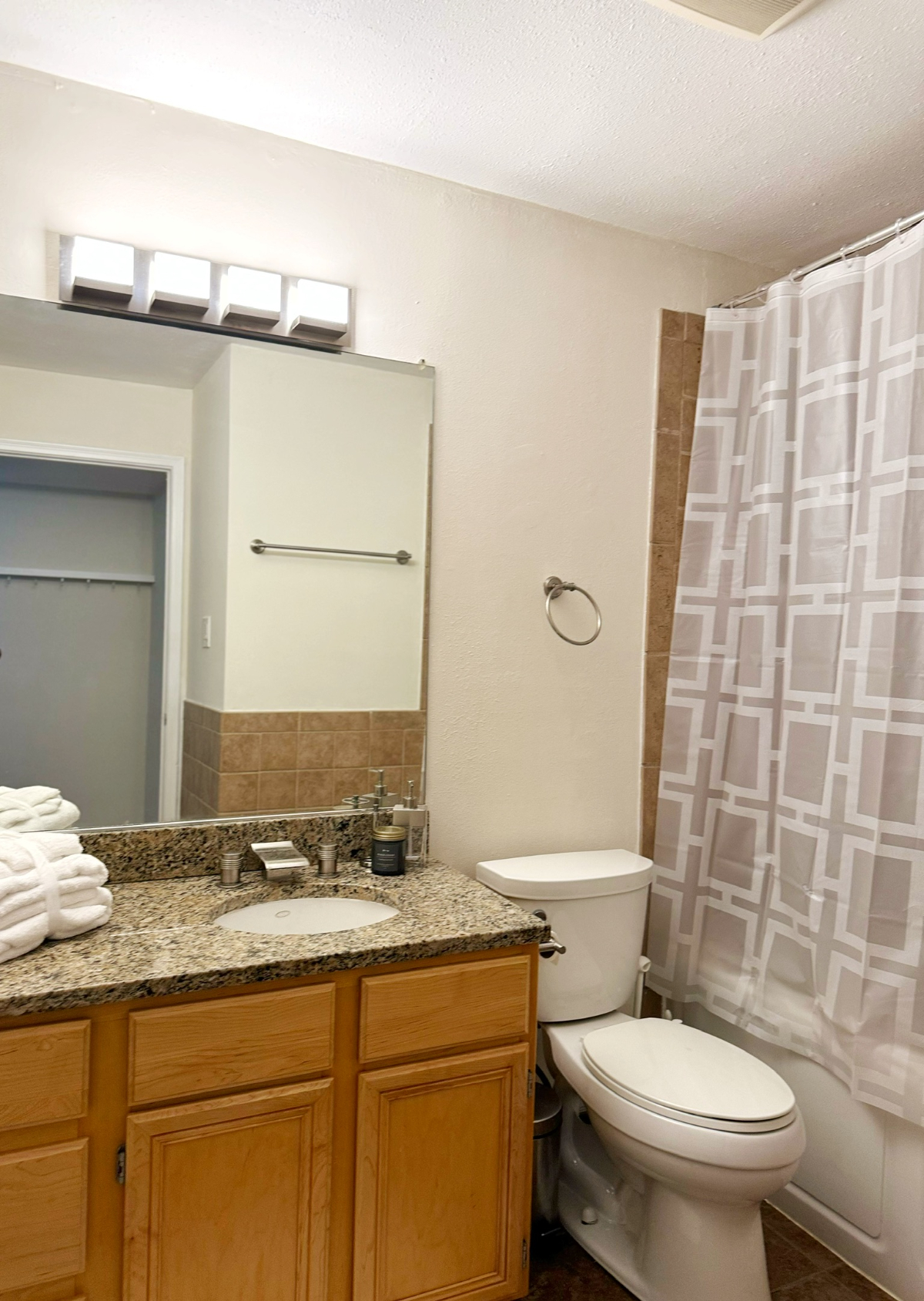 Cozy One Bedroom Condo Located in Alexandria - Photo 12