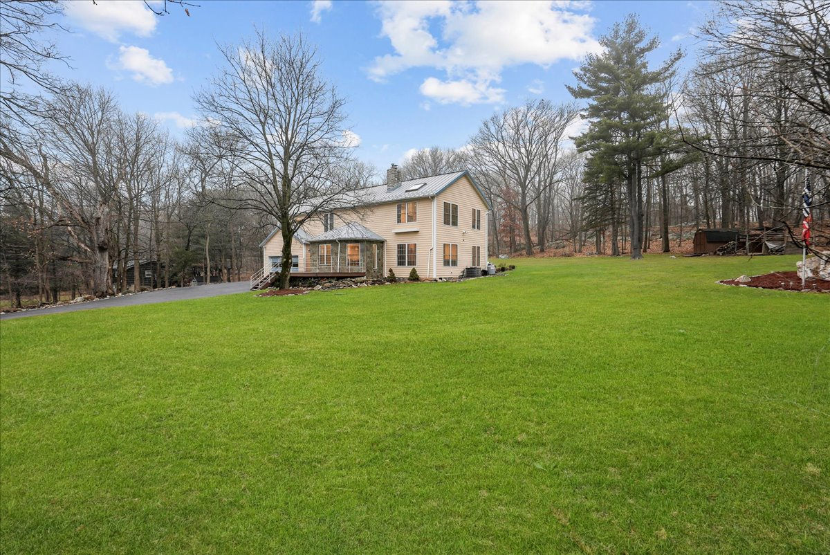 Nature Getaway - Charming Villa Near Trails & Parks - Photo 1