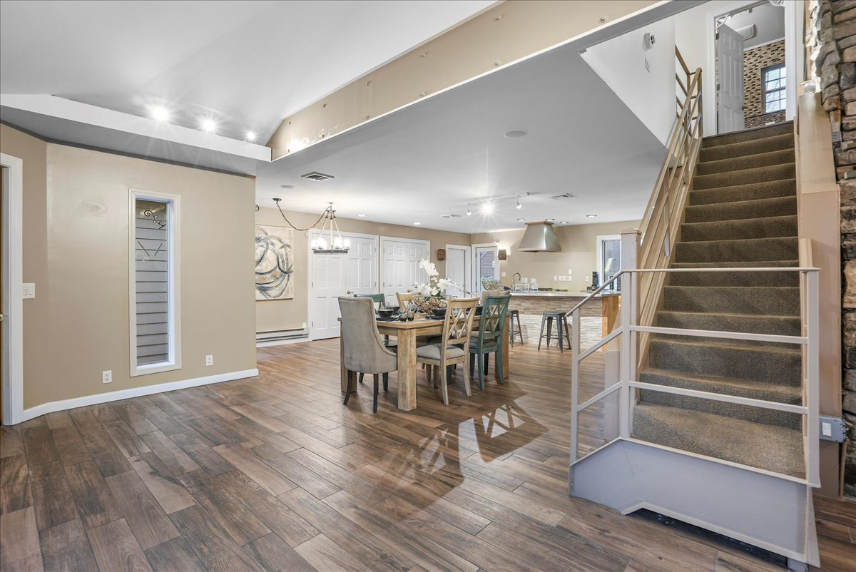 Nature Getaway - Charming Villa Near Trails & Parks - Photo 4