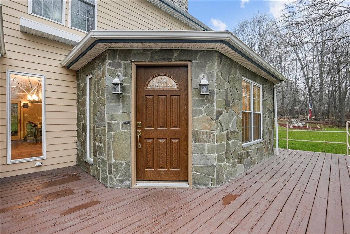 Nature Getaway - Charming Villa Near Trails & Parks - Photo 8