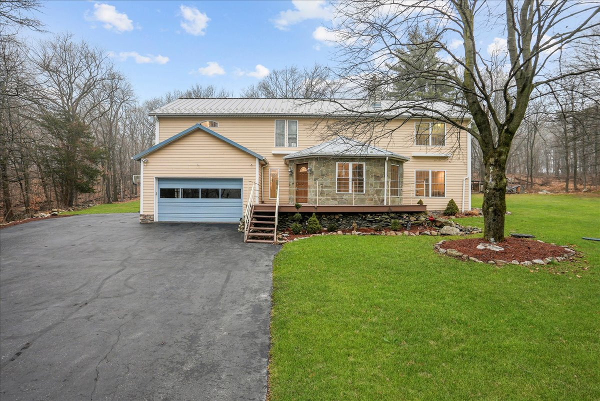 Nature Getaway - Charming Villa Near Trails & Parks - Photo 9