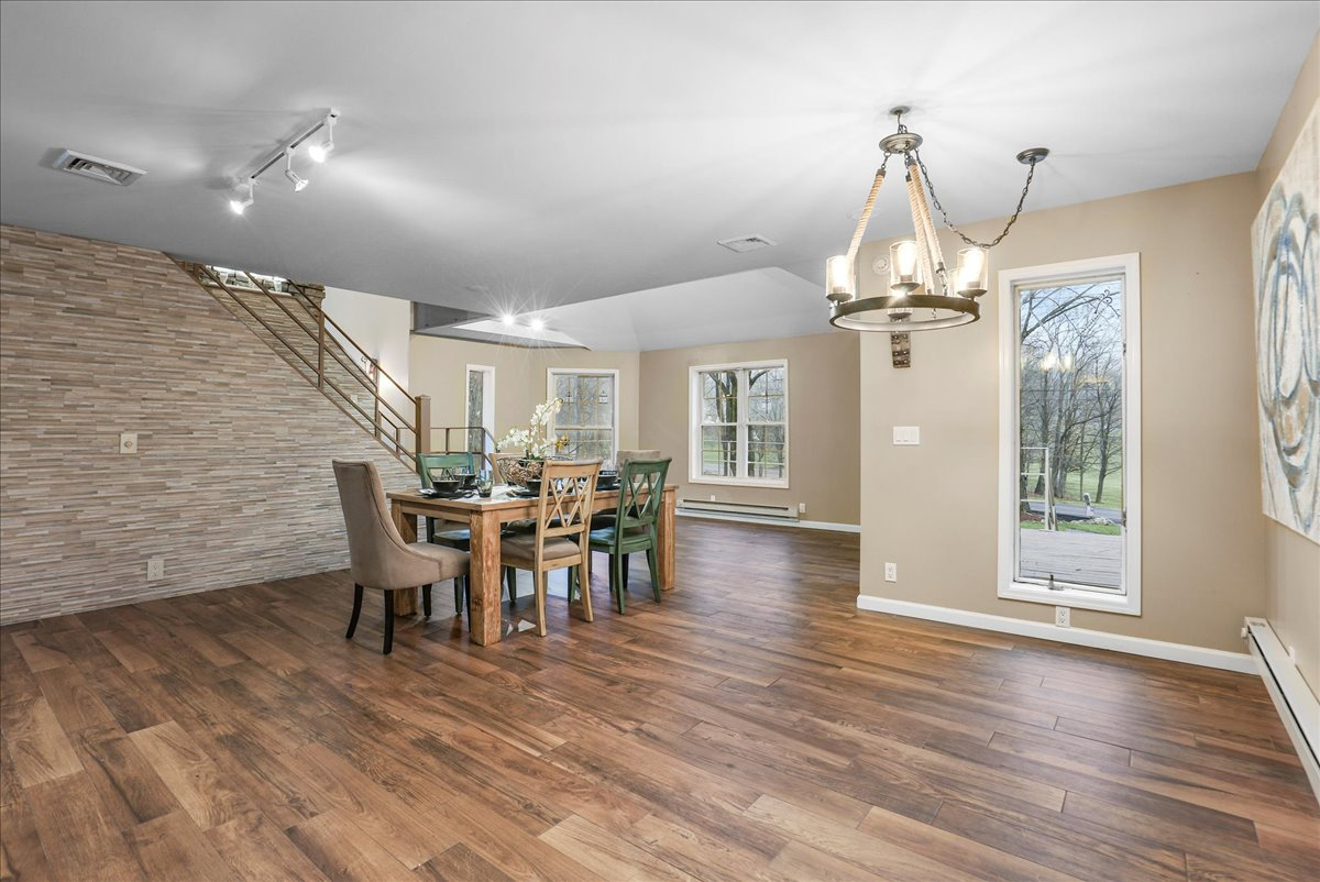 Nature Getaway - Charming Villa Near Trails & Parks - Photo 10