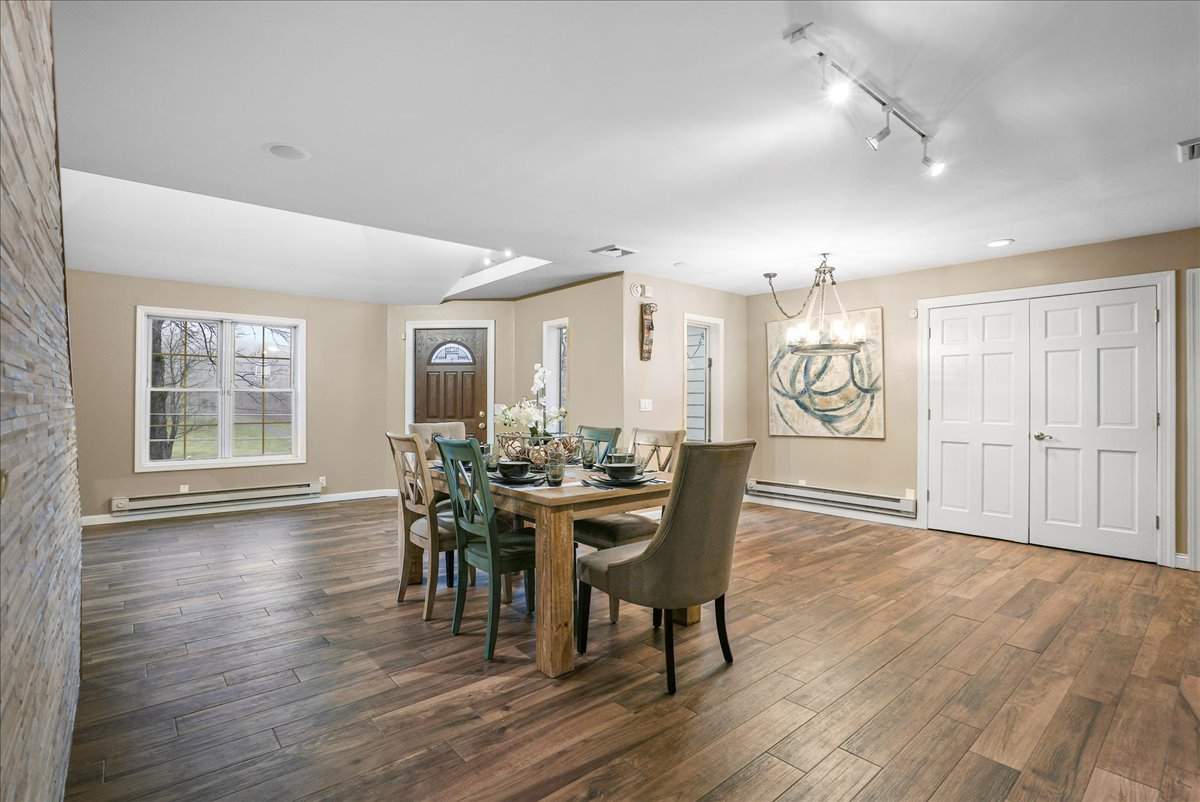 Nature Getaway - Charming Villa Near Trails & Parks - Photo 12