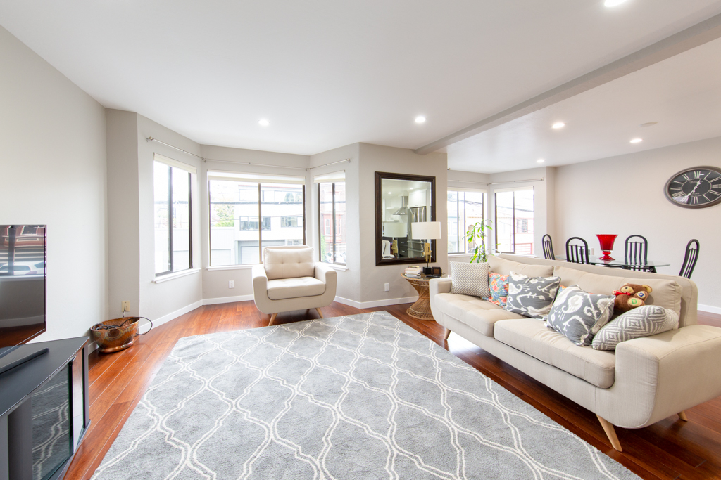Spacious, Bright, Newly Remodeled 3 BR 2 Bath Flat - Photo 4