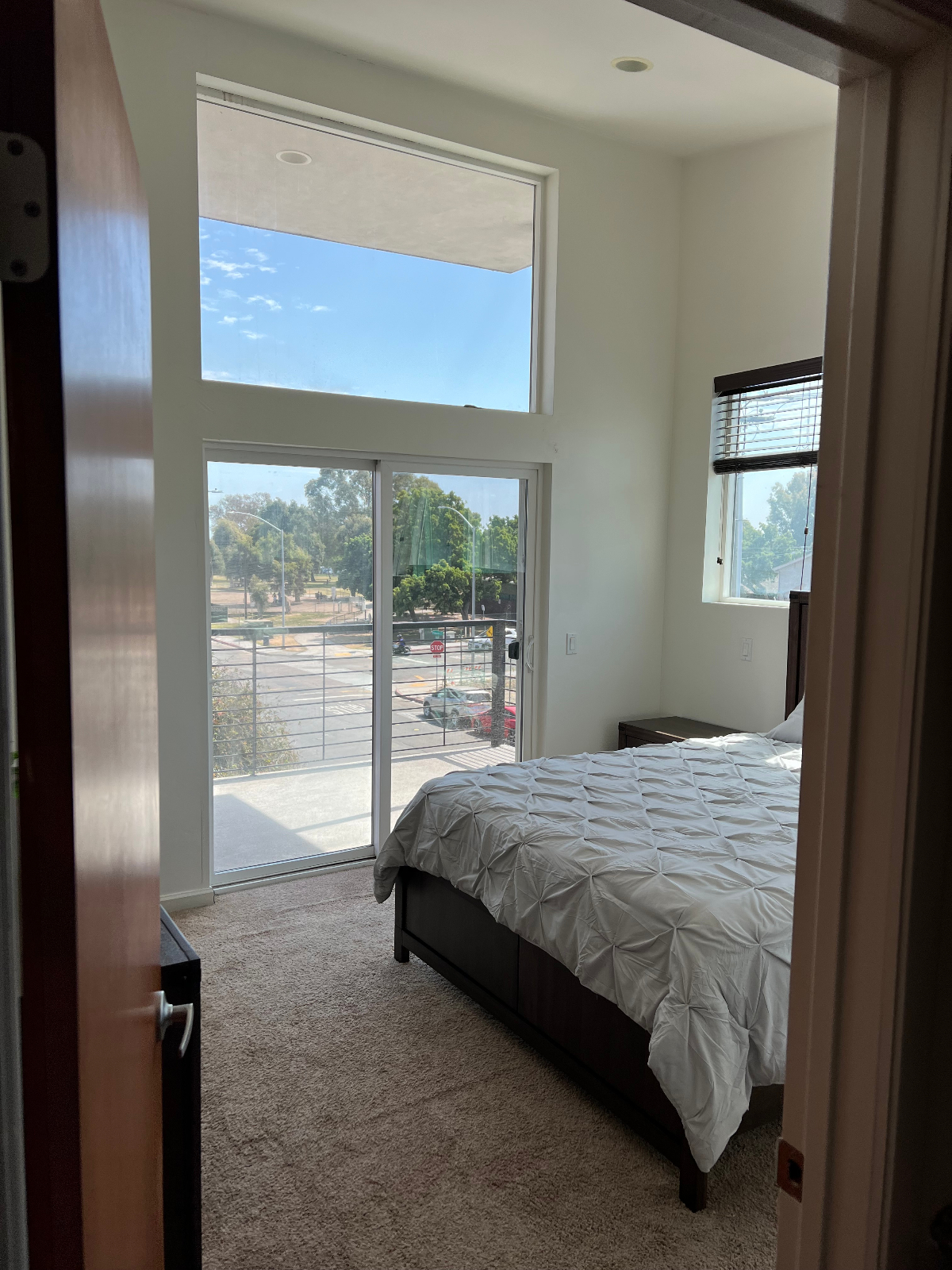 FULLY Furnished 3bed/3.5bath 3-story Townhone with 2-car garage and 5 balconies incl bbq - Photo 5