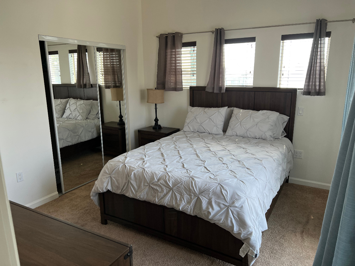 FULLY Furnished 3bed/3.5bath 3-story Townhone with 2-car garage and 5 balconies incl bbq - Photo 6