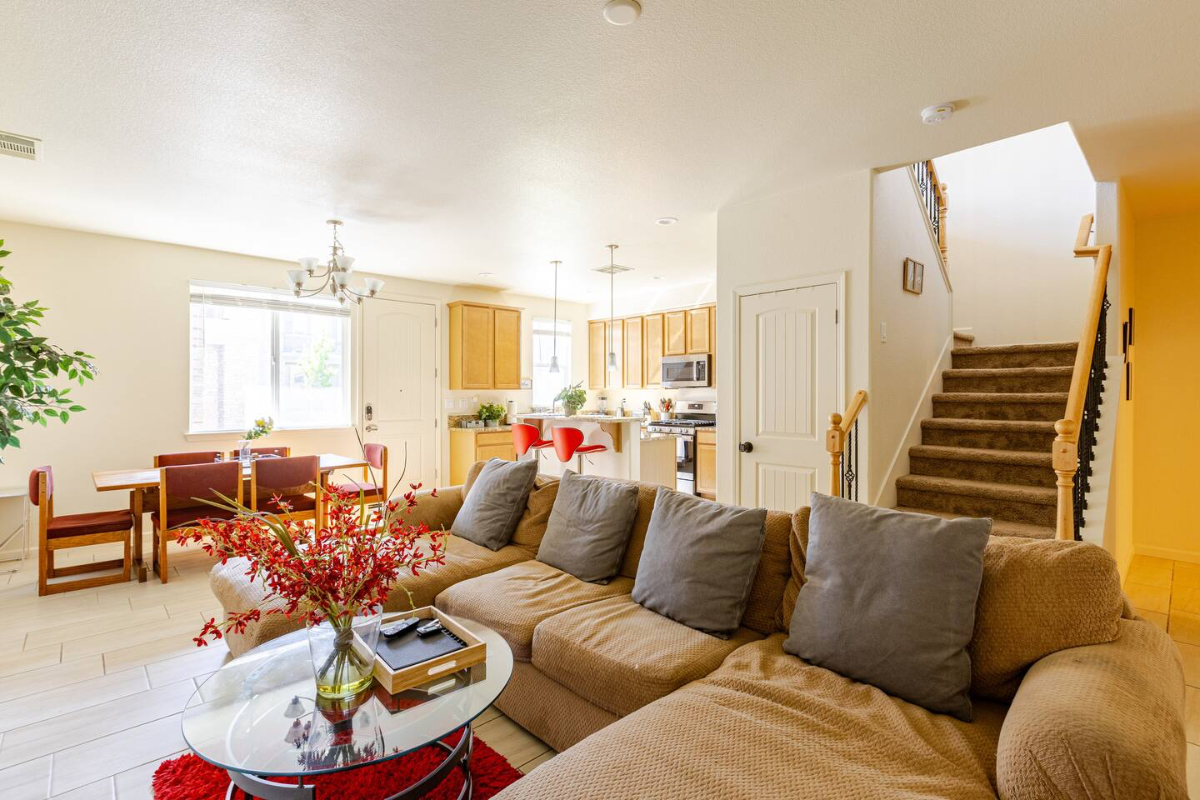Quiet Townhome Near Hospital - Ideal for Nurses