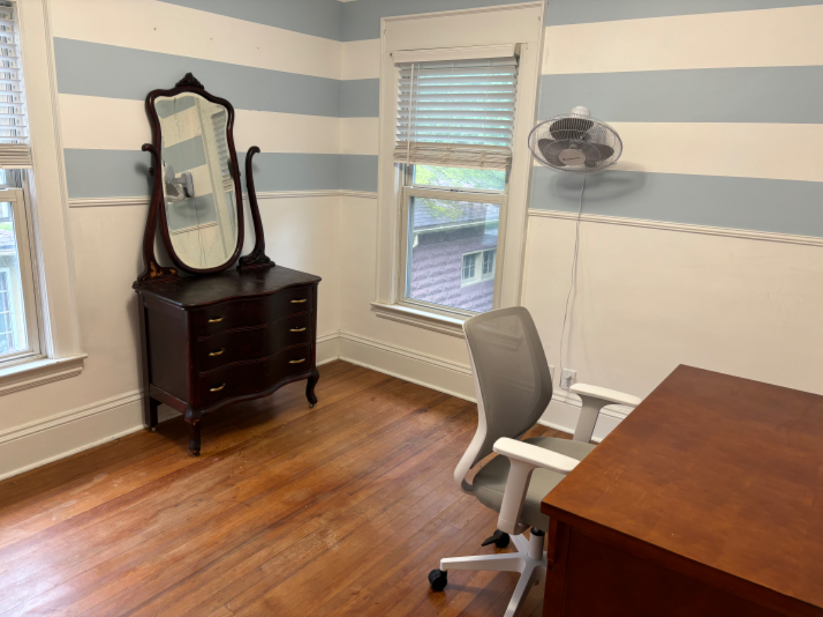 1-2 rooms available in gorgeous Syracuse house - on a safe, quiet street, close to major hospitals - Photo 2
