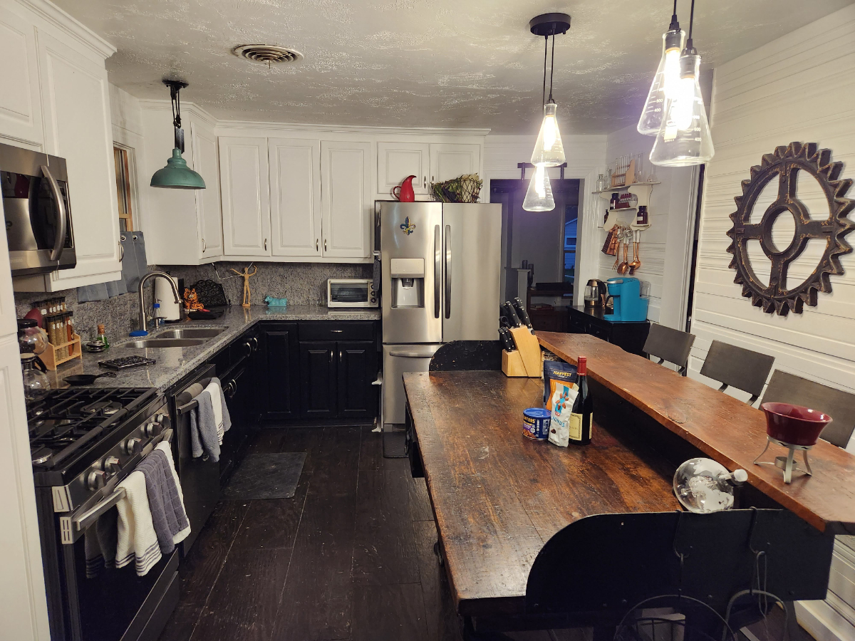 Quirky single level home in Bryan - Photo 10