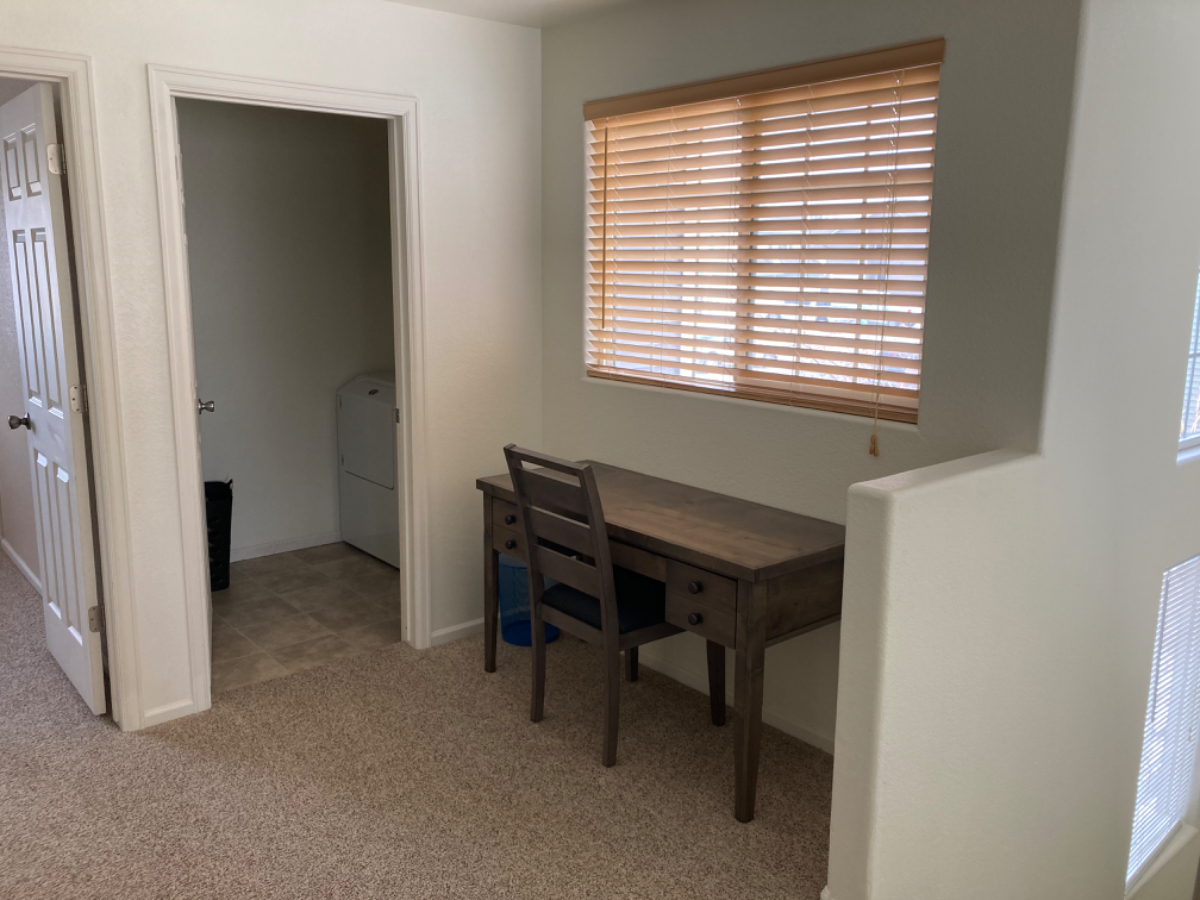 Quiet Townhouse with Garage - Photo 4