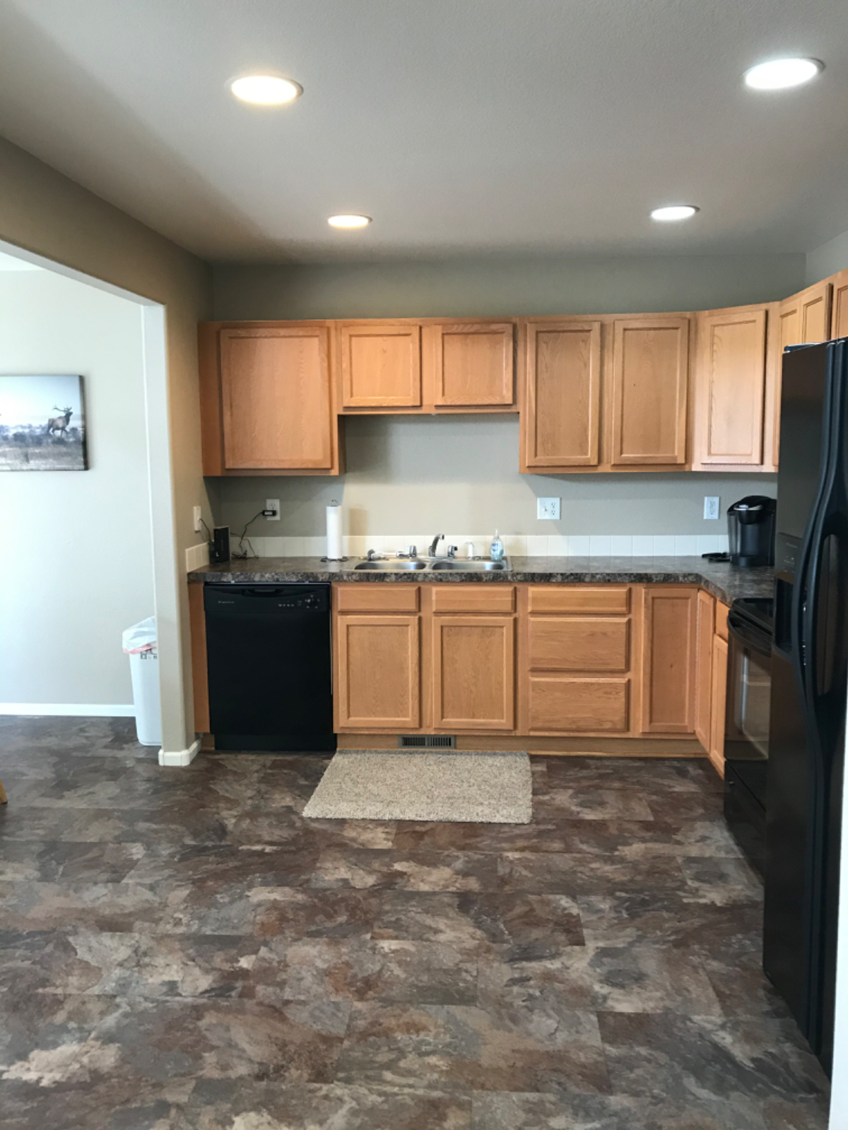 Quiet Townhouse with Garage - Photo 6