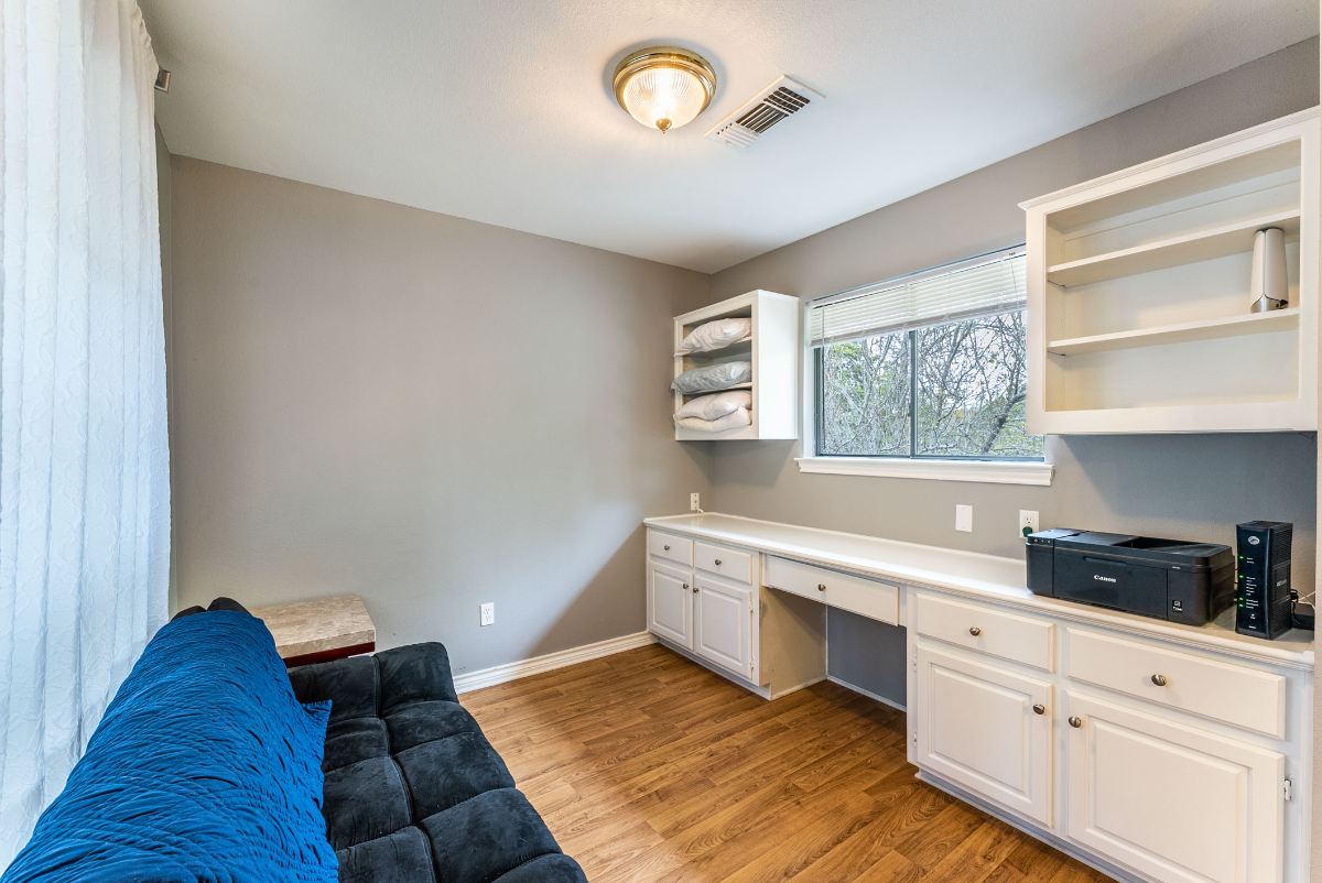 Serene and Dazzling 3 Bedroom Home - Photo 4
