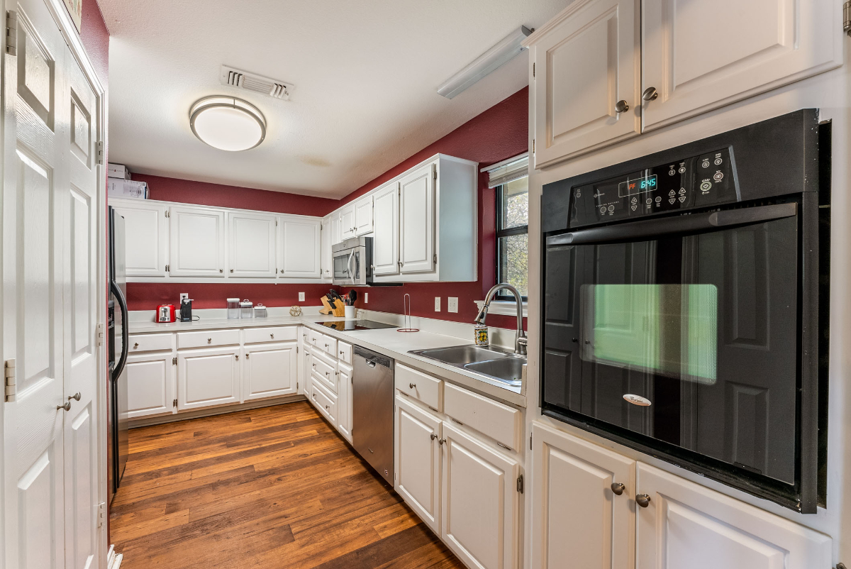Serene and Dazzling 3 Bedroom Home - Photo 5