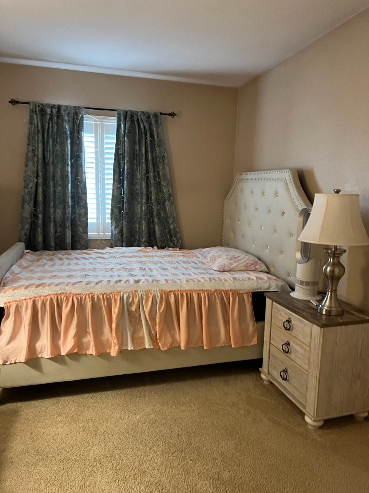 Charming Haven - Private Bedroom Rental in a Serene Home with All the Comforts, in a Gated Community