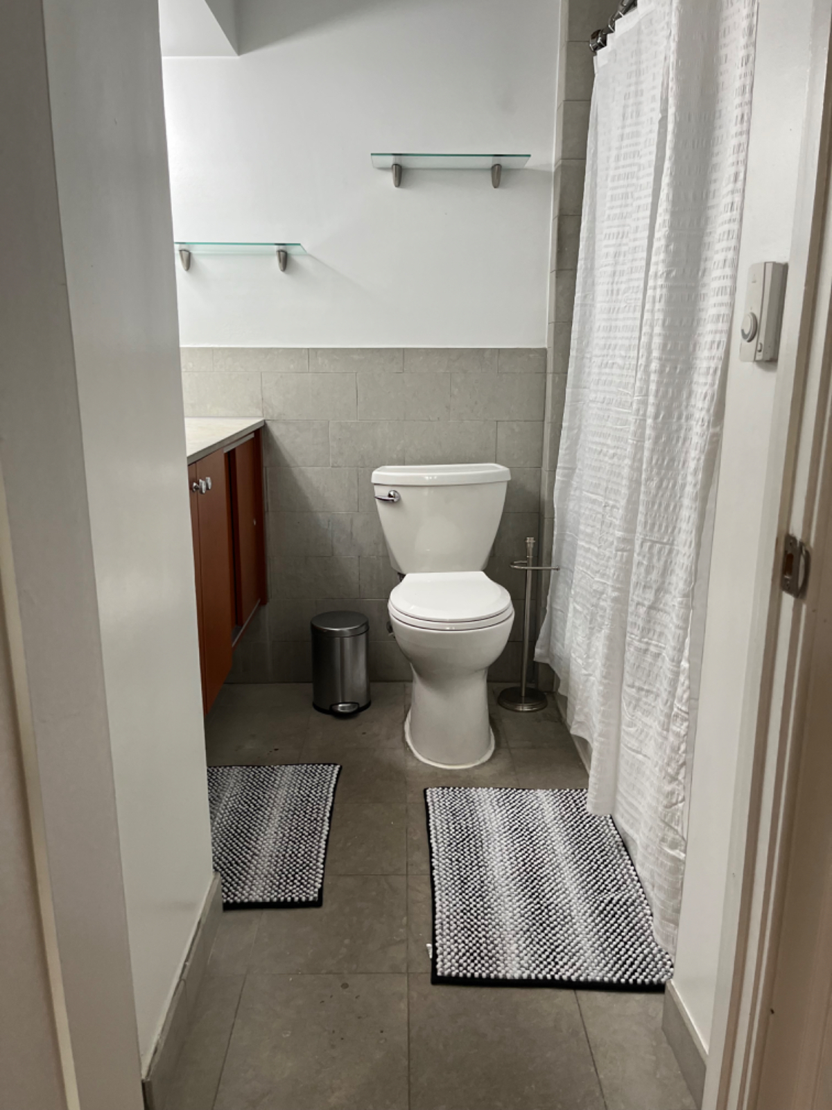 Available  December 21st - West End Studio - Amazing Location - Walk Score 98 - Bike Score 91 - Near - Photo 8