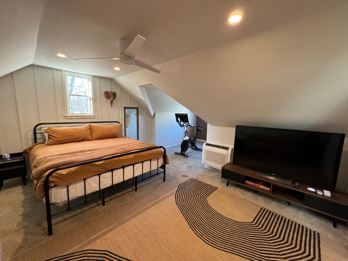 Charming 1 Bedroom Apartment - Close to Vassar w/in unit laundry & off street parking - Photo 6